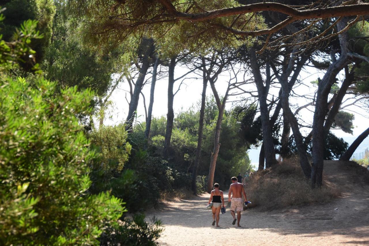 Camping Le Mediterranee Hyeres Bagian luar foto